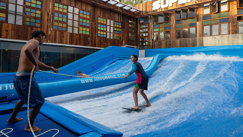 Surf simulator for water park