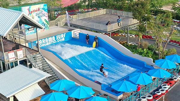Simulateur de surf biplace pour complexes hôteliers