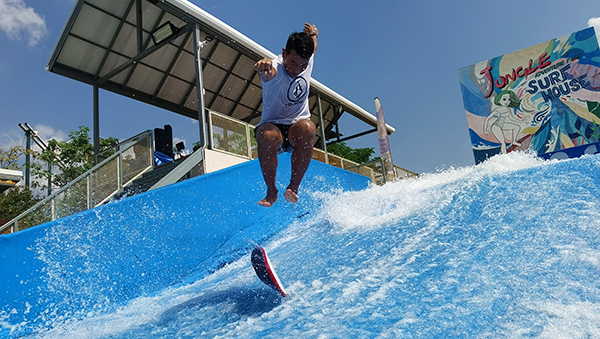 Surf simulator for aqua parks