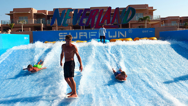 Simulateur de surf trois places pour parcs aquatiques